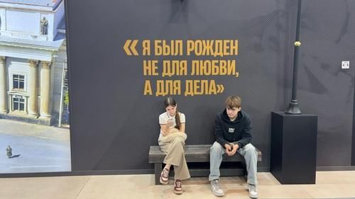 Перед выборами в Госдуму ЛДПР проводит в “Манеже” выставку о Владимире Жириновском к 80-летию политика