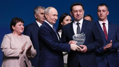 Владимир Путин и Евгений Филонов (справа)