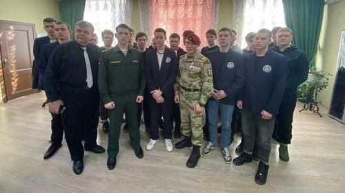 Лысенко с участниками войны в Украине и студентами