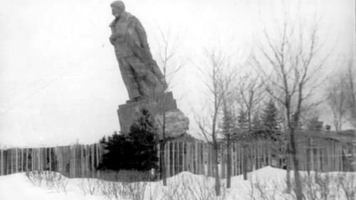 Снос огромного памятника Сталину в подмосковной Дубне в 1962 году