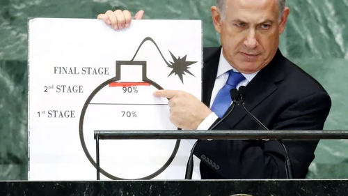 Нетаньяху демонстрирует график во время выступления на Генеральной Ассамблее ООН в Нью-Йорке в 2012 году